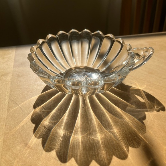 Vintage Manganese UV Reactive Glass Single Handle Bowl Dish - Picture 12 of 15